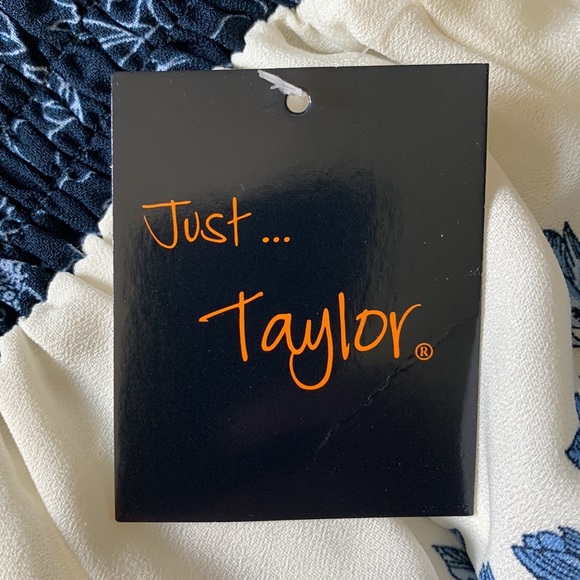 JUST…TAYLOR women’s floral dress. - Picture 5 of 6